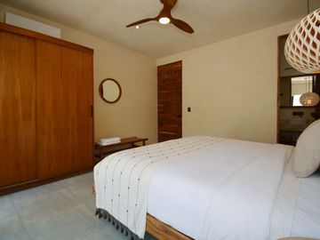 VILLA REFUGIO NATURAL EN TULUM, ESTILO MODERNO DE TRES NIVELES