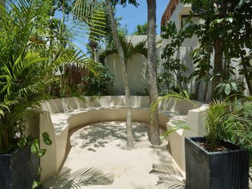 VILLA REFUGIO NATURAL EN TULUM, ESTILO MODERNO DE TRES NIVELES