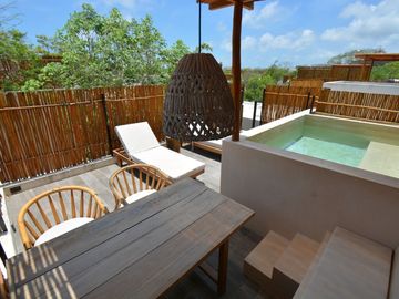 VILLA REFUGIO NATURAL EN TULUM, ESTILO MODERNO DE TRES NIVELES