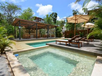 VILLA REFUGIO NATURAL EN TULUM, ESTILO MODERNO DE TRES NIVELES