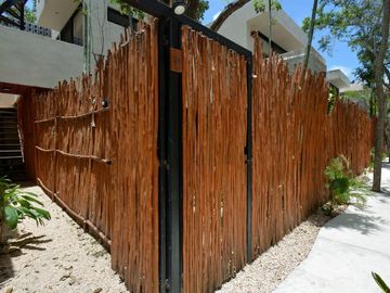 VILLA REFUGIO NATURAL EN TULUM, ESTILO MODERNO DE TRES NIVELES