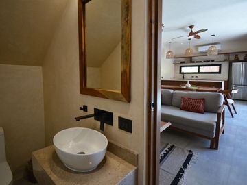 VILLA REFUGIO NATURAL EN TULUM, ESTILO MODERNO DE TRES NIVELES