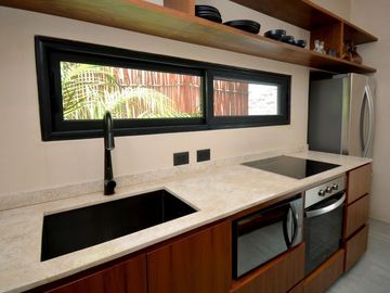 VILLA REFUGIO NATURAL EN TULUM, ESTILO MODERNO DE TRES NIVELES