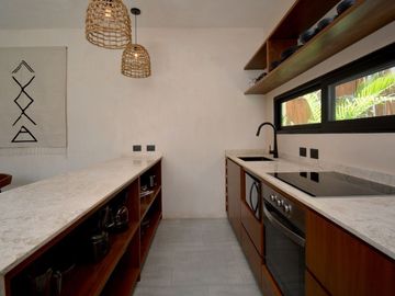 VILLA REFUGIO NATURAL EN TULUM, ESTILO MODERNO DE TRES NIVELES