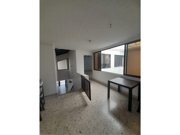 HERMOSA CASA ESQUINERA A LA VENTA EN LA FLORA CALI