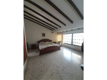 HERMOSA CASA ESQUINERA A LA VENTA EN LA FLORA CALI