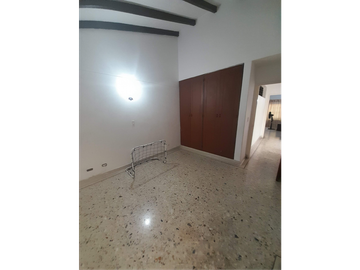 HERMOSA CASA ESQUINERA A LA VENTA EN LA FLORA CALI