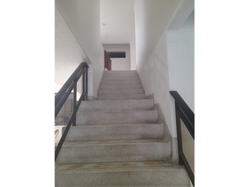 HERMOSA CASA ESQUINERA A LA VENTA EN LA FLORA CALI