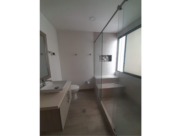 HERMOSA CASA ESQUINERA A LA VENTA EN LA FLORA CALI