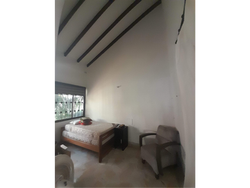HERMOSA CASA ESQUINERA A LA VENTA EN LA FLORA CALI