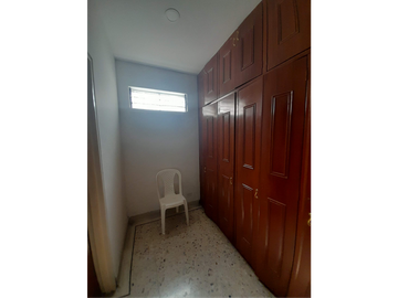 HERMOSA CASA ESQUINERA A LA VENTA EN LA FLORA CALI