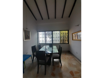 HERMOSA CASA ESQUINERA A LA VENTA EN LA FLORA CALI