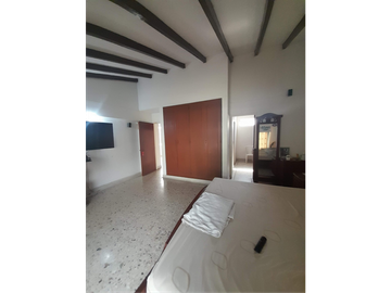HERMOSA CASA ESQUINERA A LA VENTA EN LA FLORA CALI