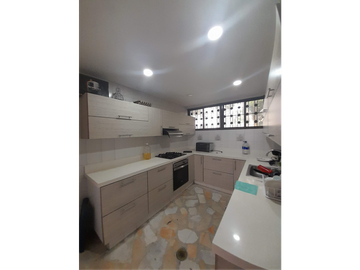 HERMOSA CASA ESQUINERA A LA VENTA EN LA FLORA CALI