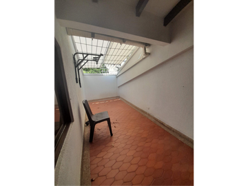 HERMOSA CASA ESQUINERA A LA VENTA EN LA FLORA CALI