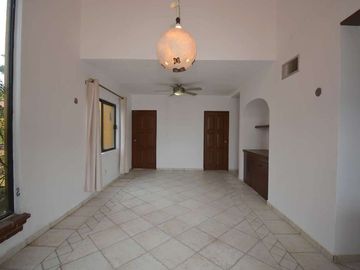 CAUTIVADOR DEPARTAMENTO ESTILO MEXICANO EN EL CORAZÓN DE PLAYA DEL CARMEN