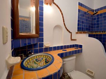 CAUTIVADOR DEPARTAMENTO ESTILO MEXICANO EN EL CORAZÓN DE PLAYA DEL CARMEN