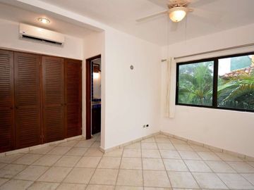 CAUTIVADOR DEPARTAMENTO ESTILO MEXICANO EN EL CORAZÓN DE PLAYA DEL CARMEN