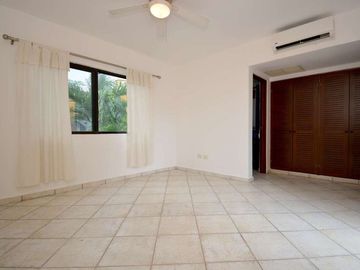 CAUTIVADOR DEPARTAMENTO ESTILO MEXICANO EN EL CORAZÓN DE PLAYA DEL CARMEN