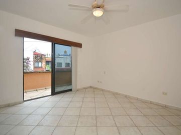 CAUTIVADOR DEPARTAMENTO ESTILO MEXICANO EN EL CORAZÓN DE PLAYA DEL CARMEN