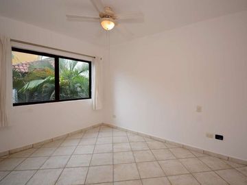 CAUTIVADOR DEPARTAMENTO ESTILO MEXICANO EN EL CORAZÓN DE PLAYA DEL CARMEN