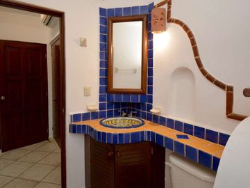 CAUTIVADOR DEPARTAMENTO ESTILO MEXICANO EN EL CORAZÓN DE PLAYA DEL CARMEN
