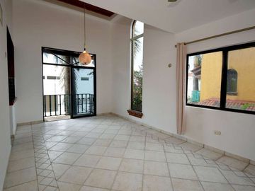 CAUTIVADOR DEPARTAMENTO ESTILO MEXICANO EN EL CORAZÓN DE PLAYA DEL CARMEN