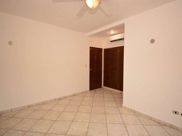 CAUTIVADOR DEPARTAMENTO ESTILO MEXICANO EN EL CORAZÓN DE PLAYA DEL CARMEN