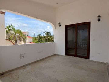 VILLA CANTERA FRENTE AL MAR EN PLAYA PARAISO