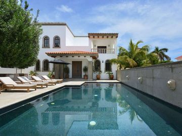 VILLA CANTERA FRENTE AL MAR EN PLAYA PARAISO