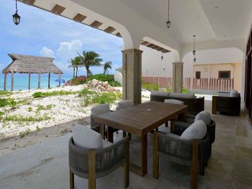 VILLA CANTERA FRENTE AL MAR EN PLAYA PARAISO