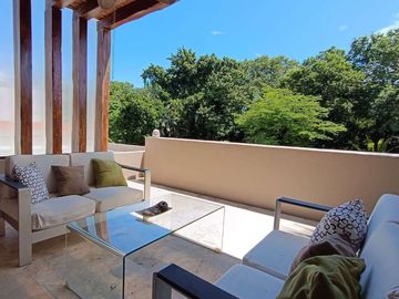 ESPECTACULAR CASA CONTEMPORÁNEA CON IMPRESIONANTE PAISAJISMO