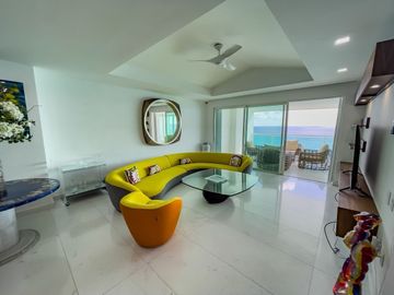 DEPARTAMENTO FRENTE AL MAR CON LAS MEJORES VISTAS HACIA EL MAR Y LA LAGUNA