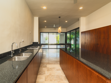 Casa en venta de 1 piso C--1107, en RESIDENCIAL DZIDZILHA, Mérida Yuc.