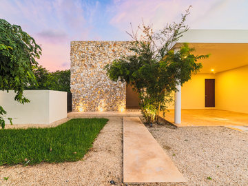 Casa en venta de 1 piso C--1107, en RESIDENCIAL DZIDZILHA, Mérida Yuc.