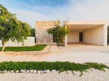 Casa en venta de 1 piso C--1107, en RESIDENCIAL DZIDZILHA, Mérida Yuc.