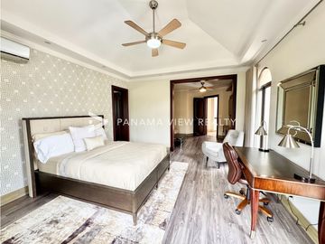 BALMORAL MANSION CON PISCINA / COSTA DEL ESTE / VENTA