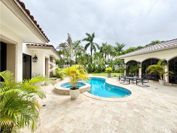BALMORAL MANSION CON PISCINA / COSTA DEL ESTE / VENTA