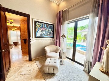 BALMORAL MANSION CON PISCINA / COSTA DEL ESTE / VENTA