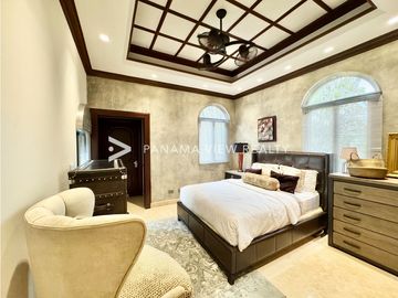 BALMORAL MANSION CON PISCINA / COSTA DEL ESTE / VENTA
