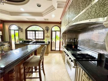 BALMORAL MANSION CON PISCINA / COSTA DEL ESTE / VENTA