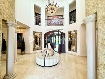 BALMORAL MANSION CON PISCINA / COSTA DEL ESTE / VENTA