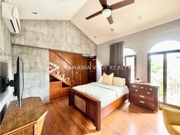 BALMORAL MANSION CON PISCINA / COSTA DEL ESTE / VENTA