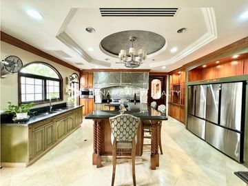 BALMORAL MANSION CON PISCINA / COSTA DEL ESTE / VENTA