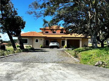 BOQUETE COUNTRY CLUB / 1704M2 / 2 HABITAC /  2 BAÑ / AMPLIO JARDIN