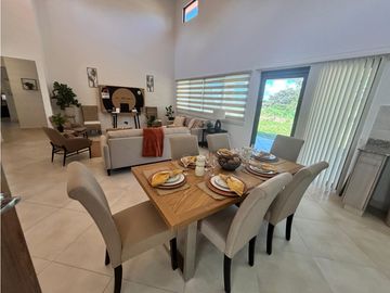 BOQUETE COUNTRY CLUB / 1704M2 / 2 HABITAC /  2 BAÑ / AMPLIO JARDIN