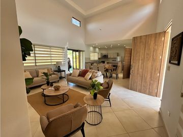 BOQUETE COUNTRY CLUB / 1704M2 / 2 HABITAC /  2 BAÑ / AMPLIO JARDIN