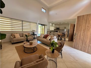 BOQUETE COUNTRY CLUB / 1704M2 / 2 HABITAC /  2 BAÑ / AMPLIO JARDIN