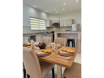 BOQUETE COUNTRY CLUB / 1704M2 / 2 HABITAC /  2 BAÑ / AMPLIO JARDIN