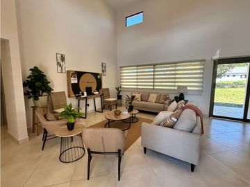 BOQUETE COUNTRY CLUB / 1704M2 / 2 HABITAC /  2 BAÑ / AMPLIO JARDIN